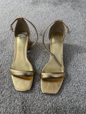 Nine West Gold Block Heel Sandals | Size 7.5 | Ankle Strap | Comfortable